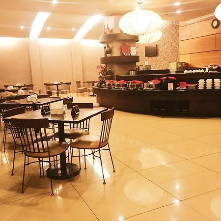 Iloilo Business Hotel Экстерьер фото
