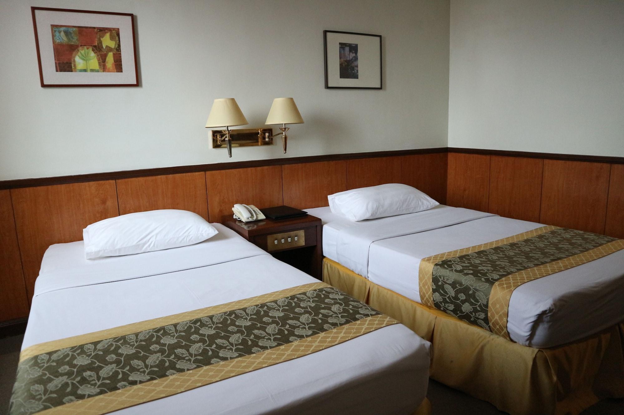 Iloilo Business Hotel Экстерьер фото