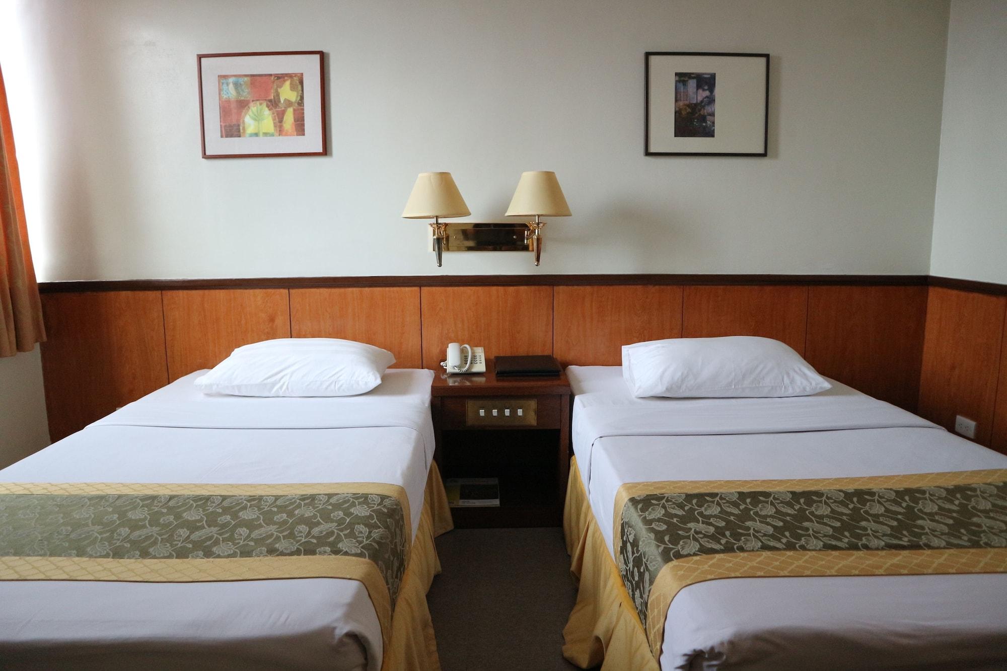 Iloilo Business Hotel Экстерьер фото