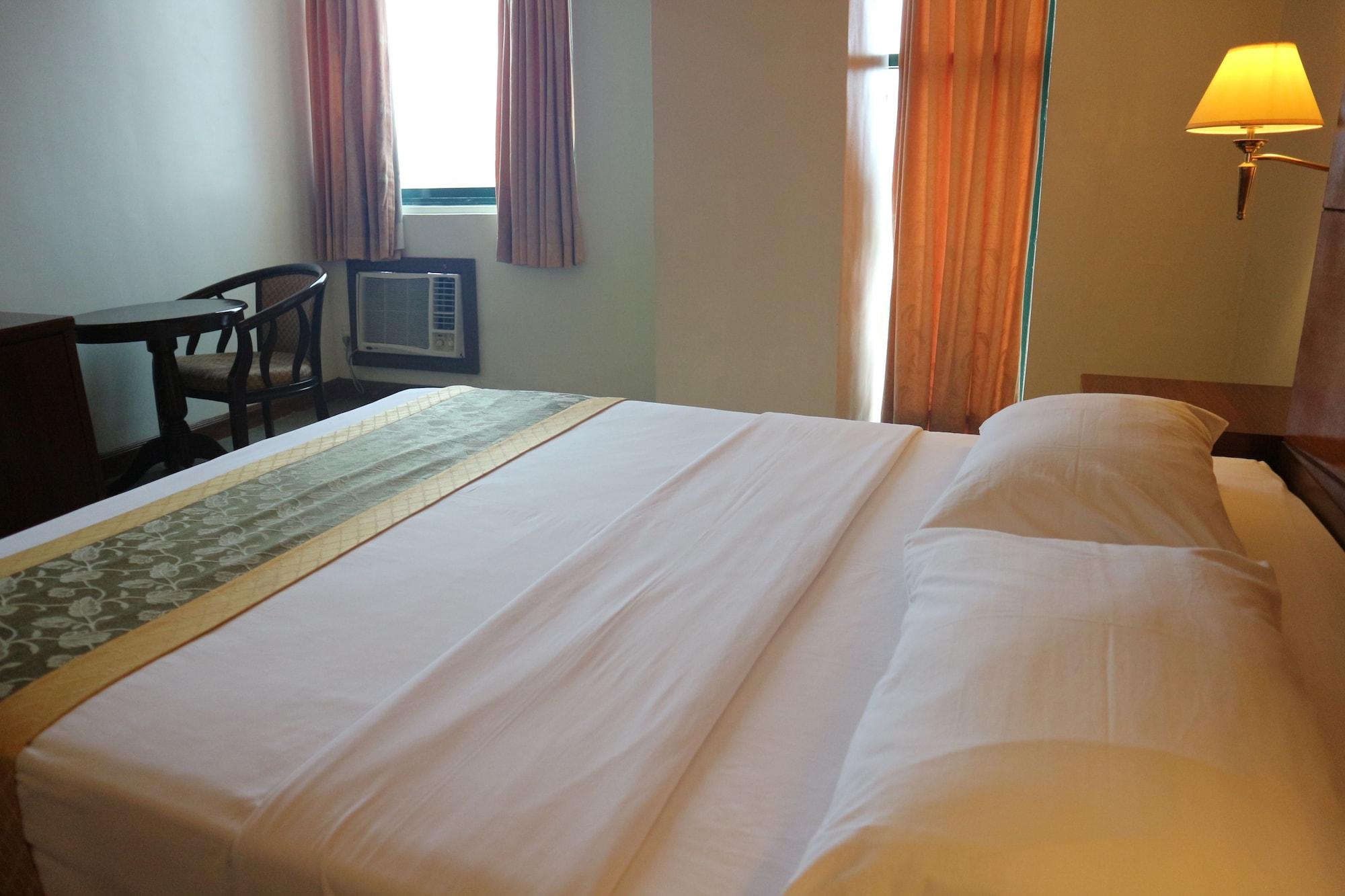 Iloilo Business Hotel Экстерьер фото