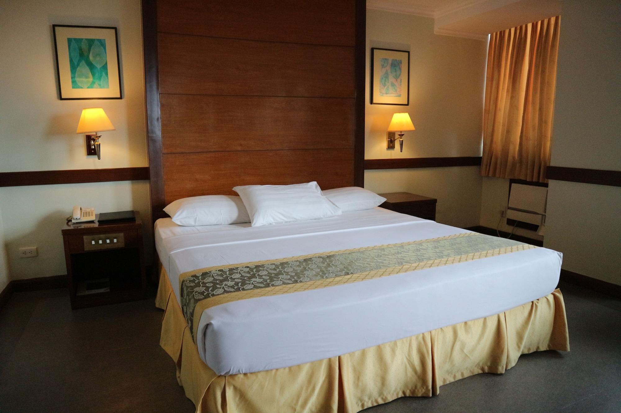 Iloilo Business Hotel Экстерьер фото
