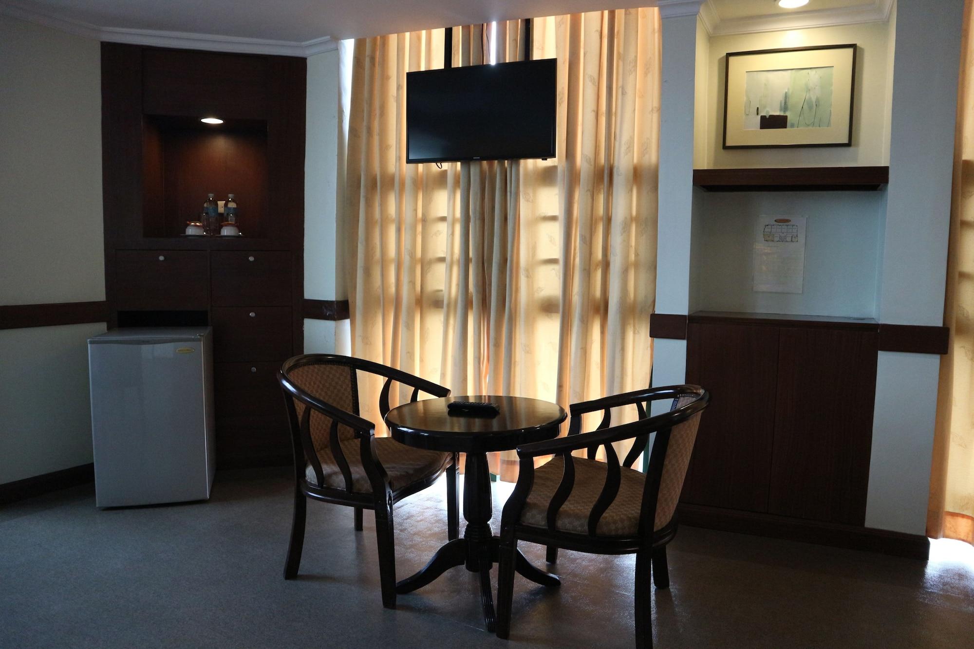 Iloilo Business Hotel Экстерьер фото