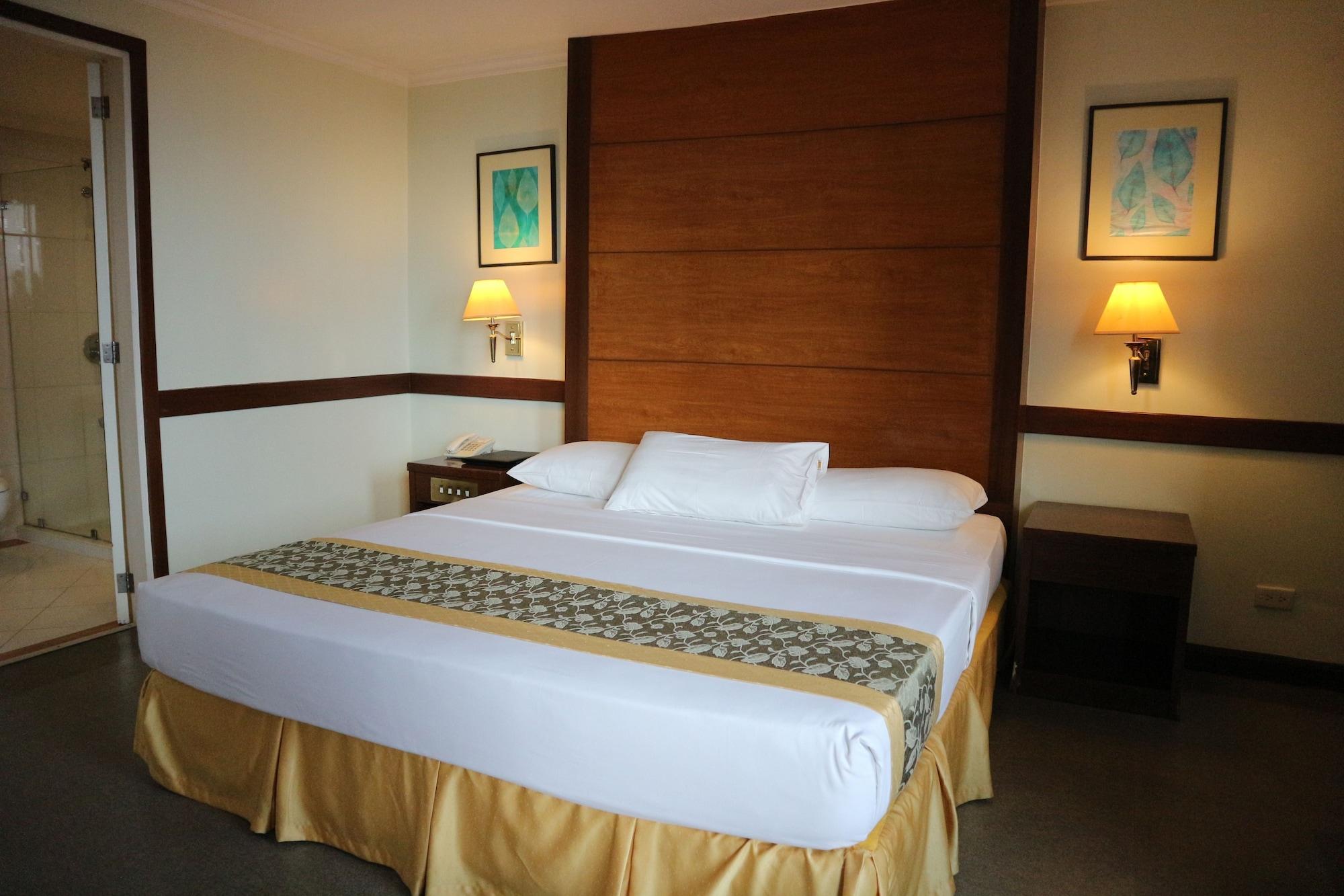 Iloilo Business Hotel Экстерьер фото