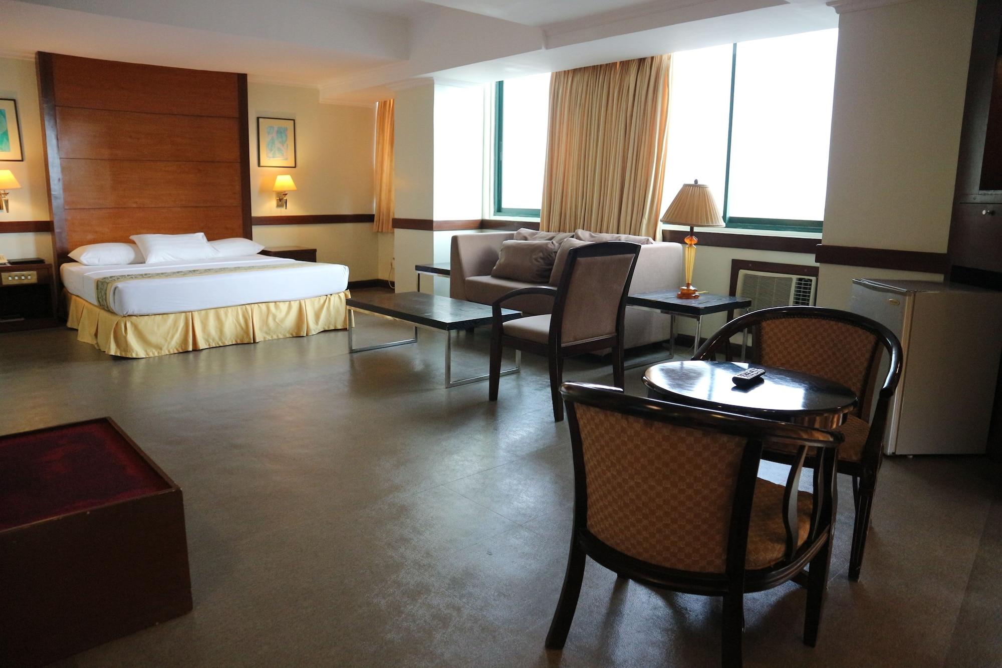 Iloilo Business Hotel Экстерьер фото