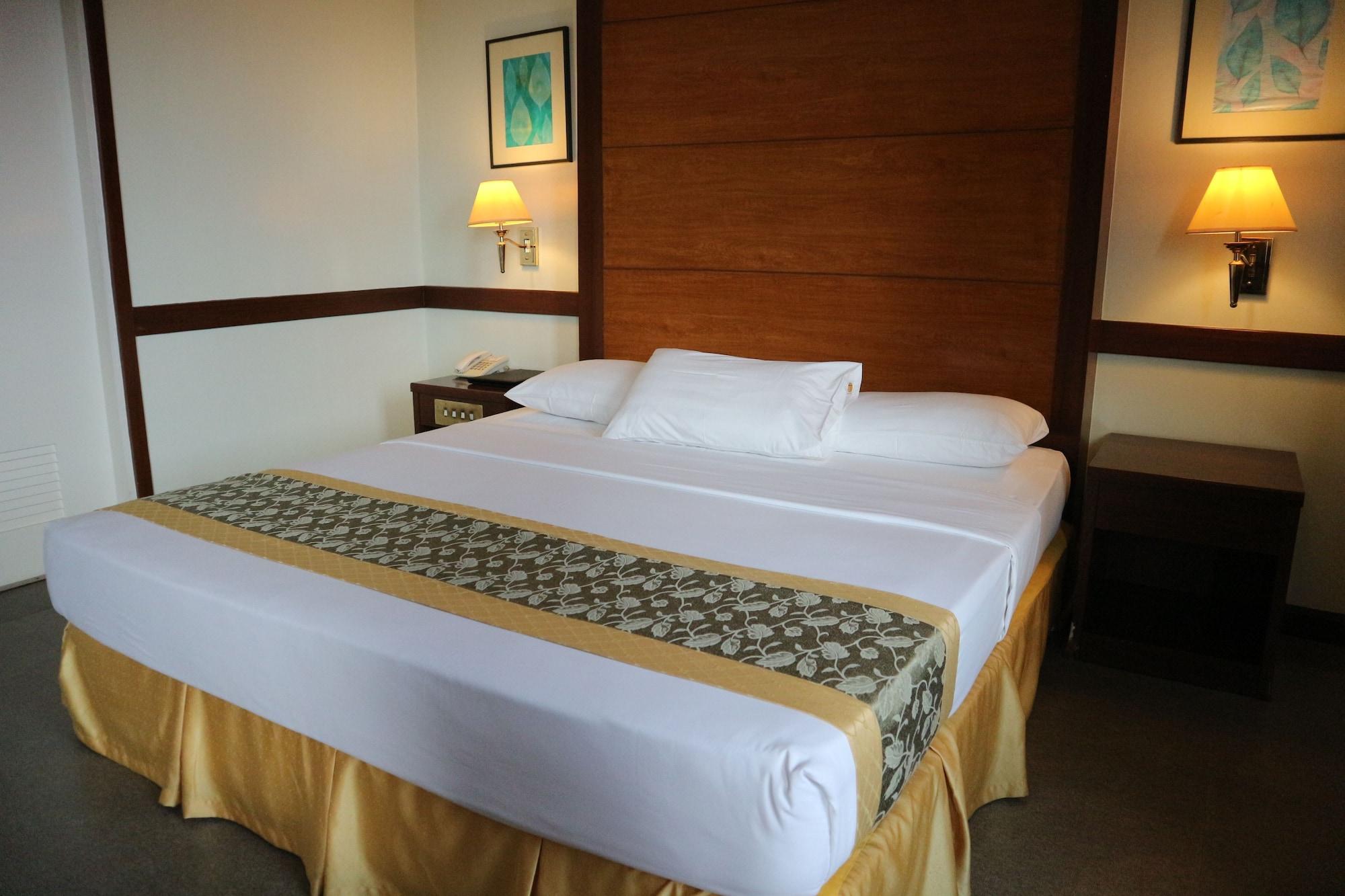 Iloilo Business Hotel Экстерьер фото