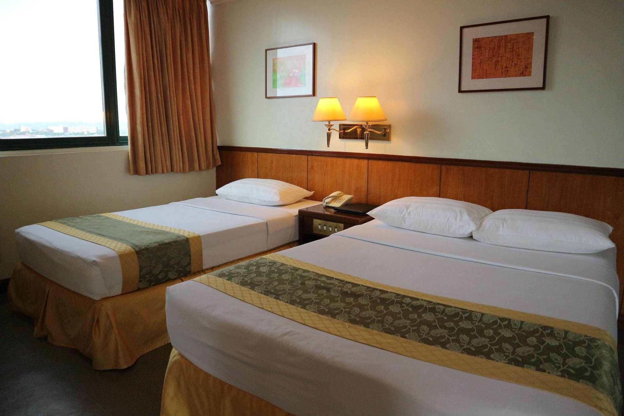 Iloilo Business Hotel Экстерьер фото