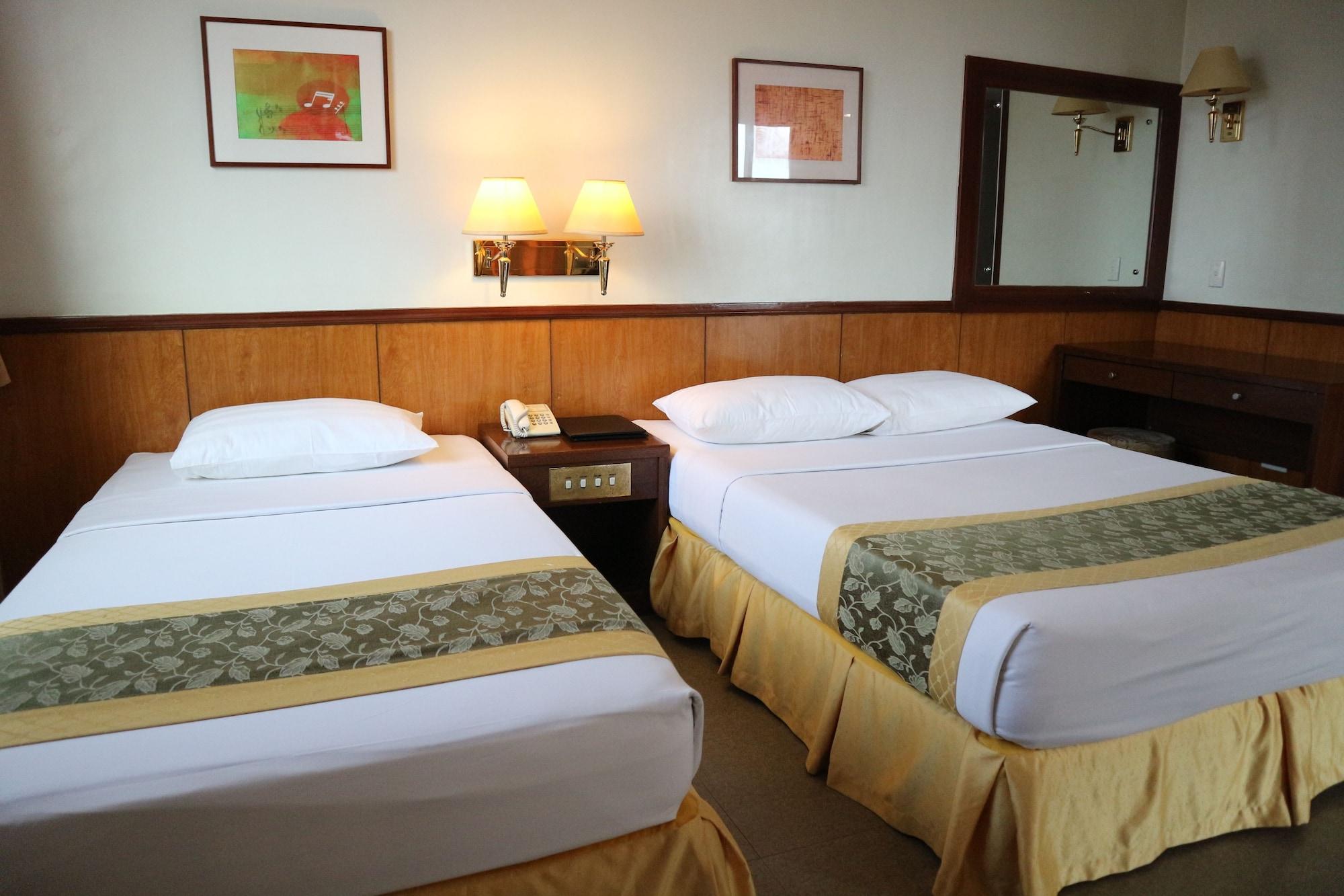 Iloilo Business Hotel Экстерьер фото