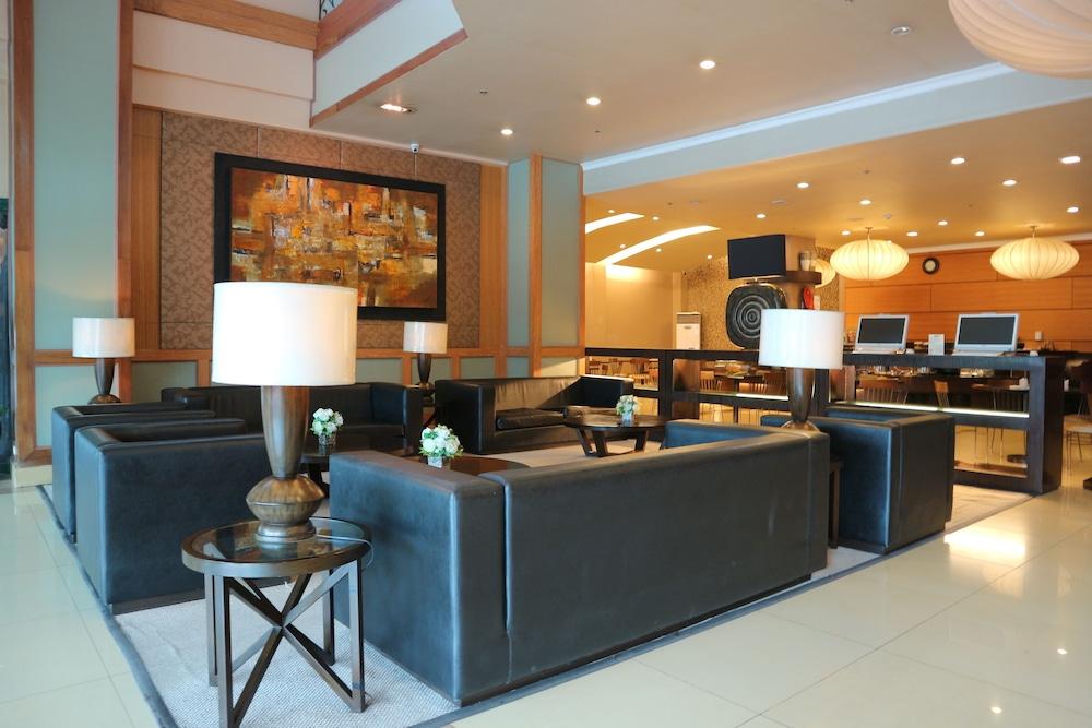 Iloilo Business Hotel Экстерьер фото