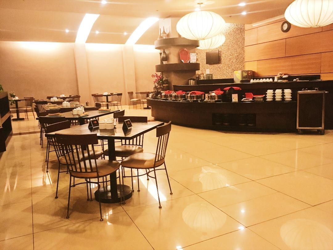 Iloilo Business Hotel Экстерьер фото