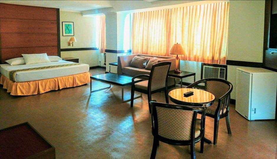 Iloilo Business Hotel Экстерьер фото