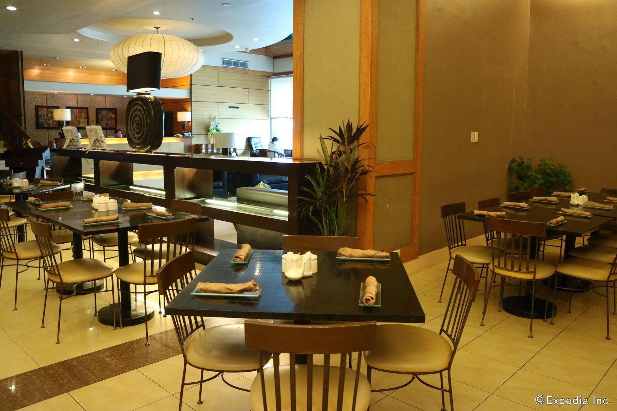 Iloilo Business Hotel Экстерьер фото