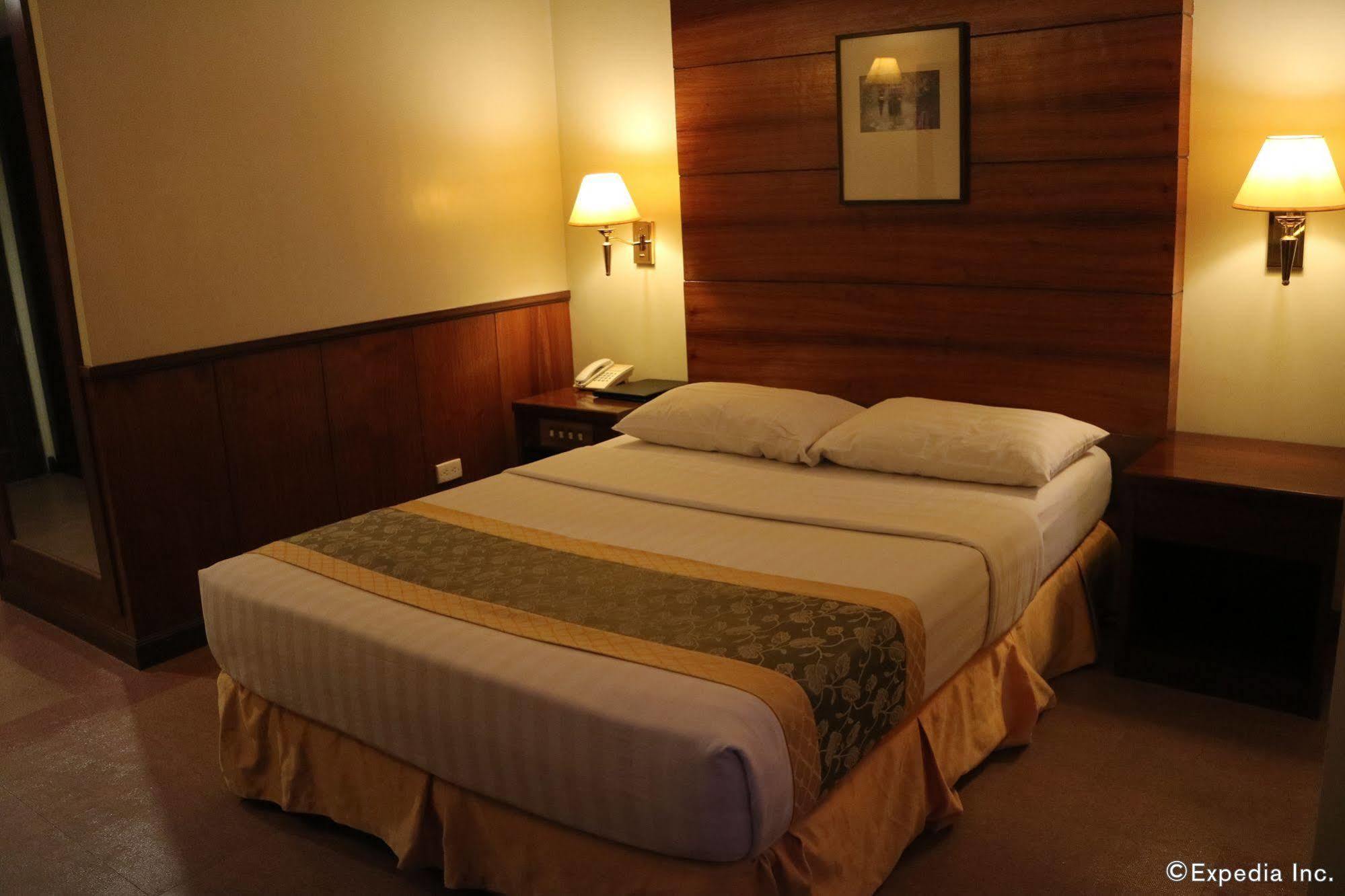Iloilo Business Hotel Экстерьер фото
