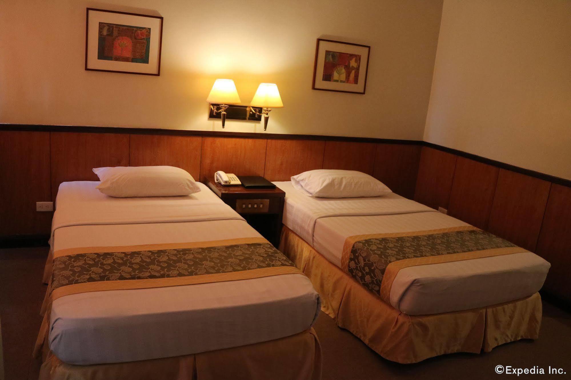 Iloilo Business Hotel Экстерьер фото