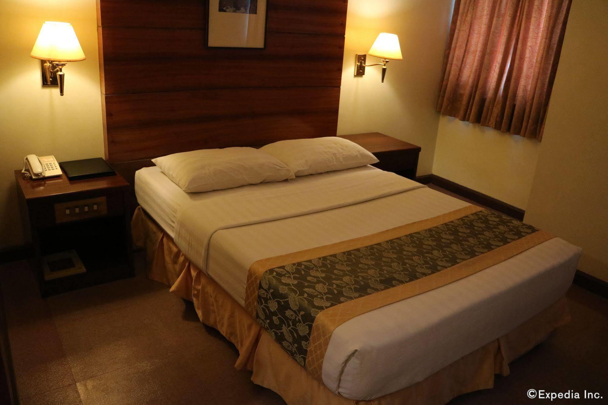 Iloilo Business Hotel Экстерьер фото