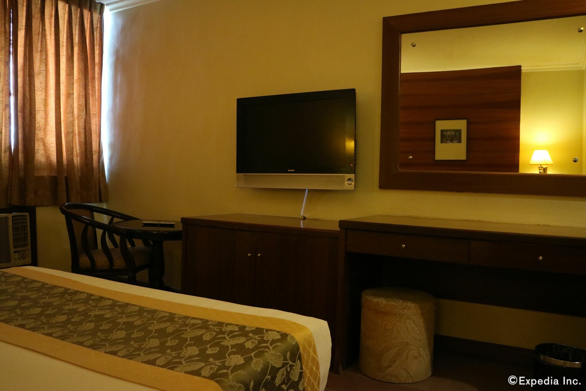 Iloilo Business Hotel Экстерьер фото